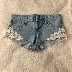 BDG low rise shorts size 26/27